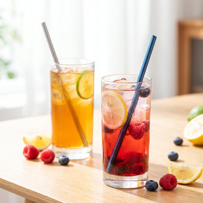 Titan-Strohhalm von Titara in einem Cocktail